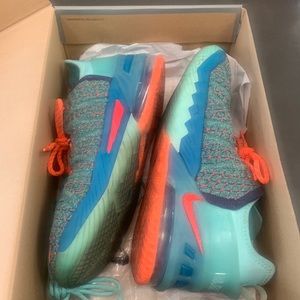 Nike Lebron XVIII Basketball shoes only worn 1 season.